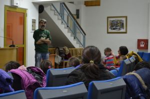 20131211-paramythades-bibliothiki-01